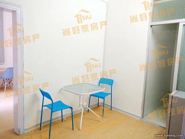 学府路崇福路交叉口新装修有单间两房三房带家具家电出